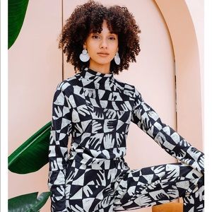 Dazey LA B&W Hand Print Mock Crop Top - sz M NWOT